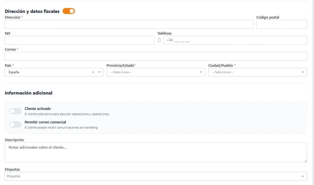 Dades complementàries del client amb historial de vehicles i observacions del taller